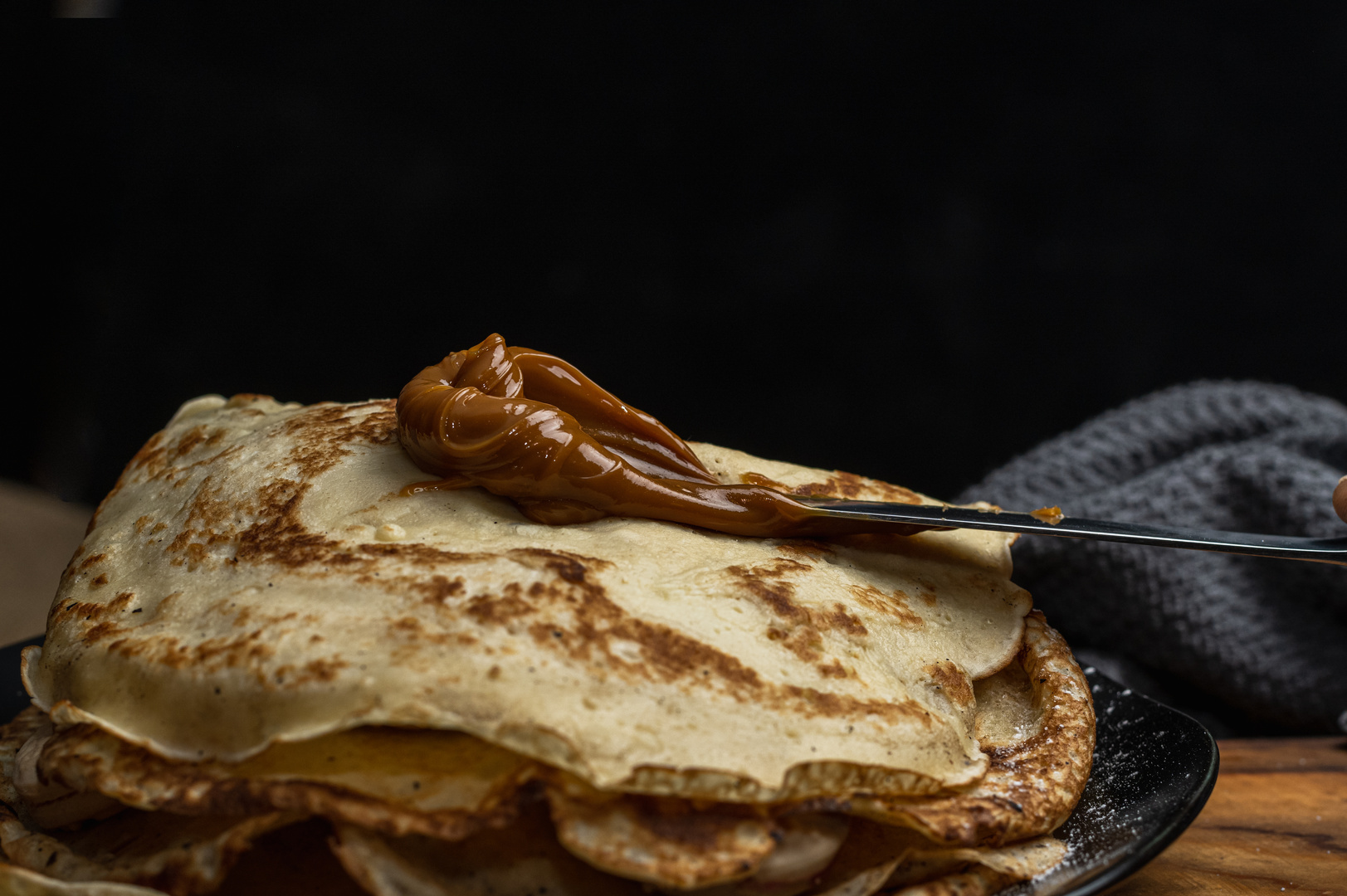 pancake with dulce de leche and cream